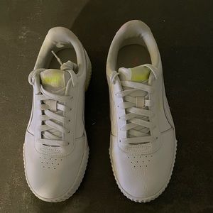 Women’s Puma Soft Foam Optimal Comfort size 8.5 white leather sneakers.